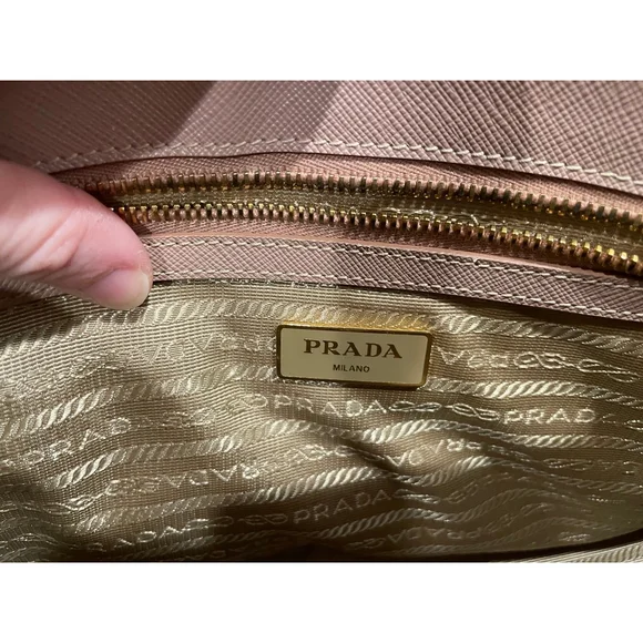 Prada saffiano leather tote - Picture 8 of 12